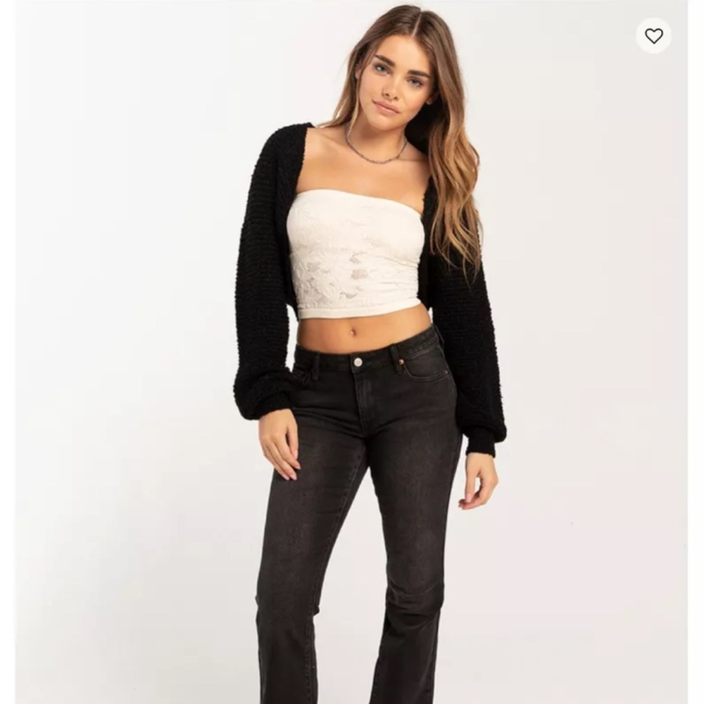 NWT - Tilly’s Women's RSQ Low Rise Flare Jeans Size 27